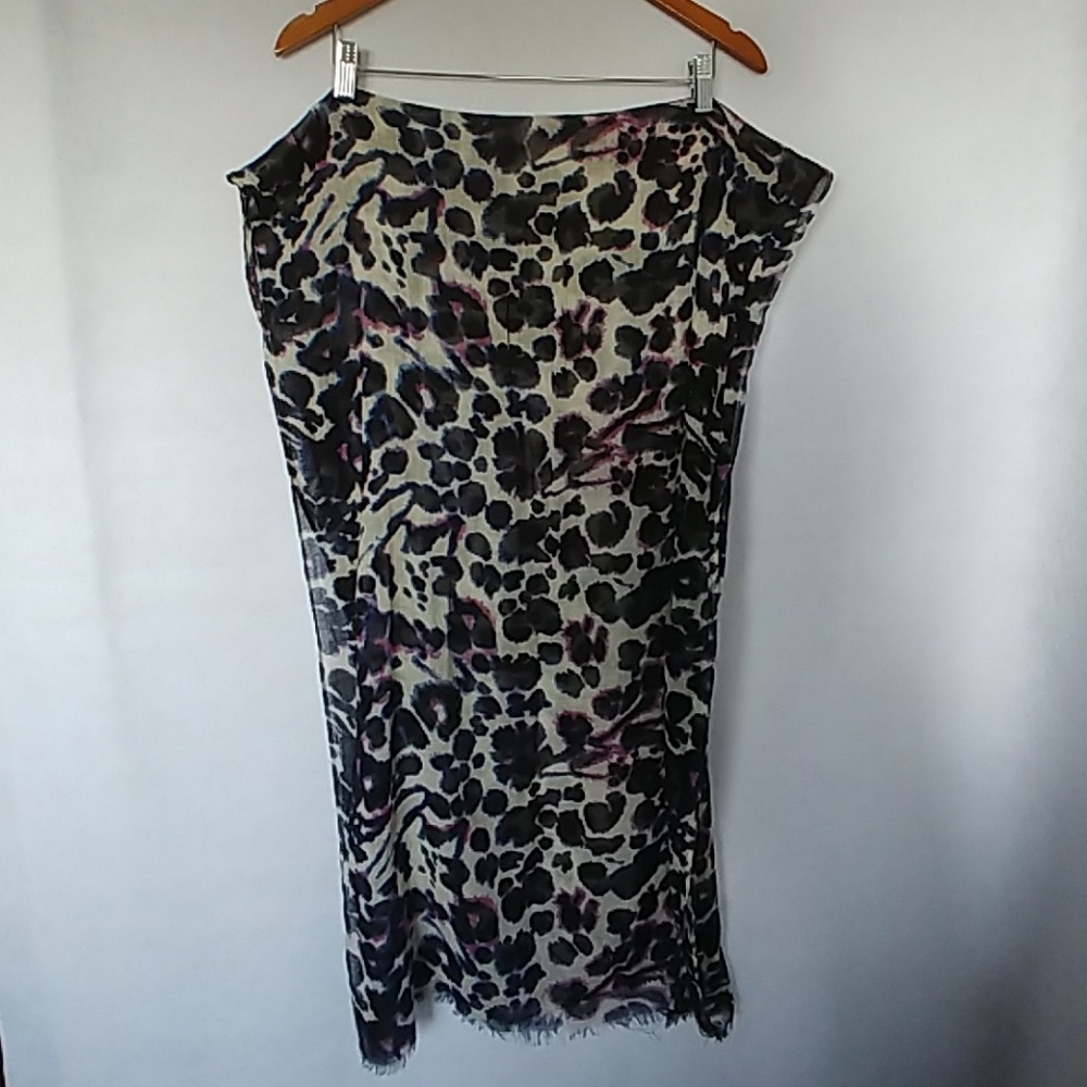 Women's Lightweight Scarf - Picture 2 of 6